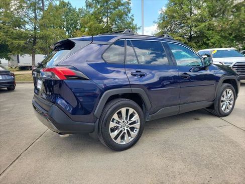 Certified 2021 Toyota RAV4 XLE Premium FWD image 6