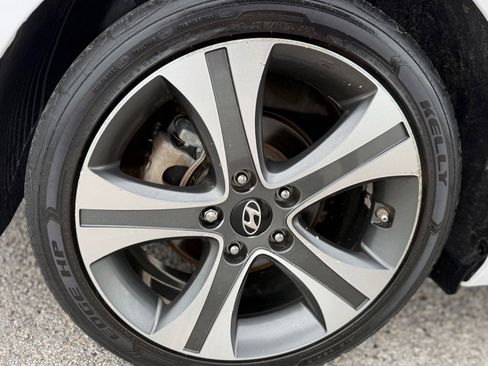 Used 2014 Hyundai Elantra w/ Option Group 2 image 24