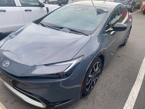 Used 2024 Toyota Prius Prime Premium FWD image 7