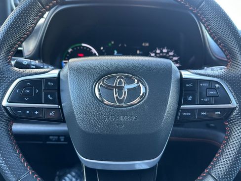 Used 2024 Toyota Sienna XSE w/ XSE Premium Package image 25