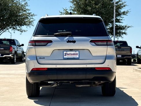 Used 2024 Jeep Grand Cherokee L Laredo AWD/4WD image 7