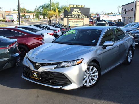 Used 2019 Toyota Camry LE w/ Carpet Mat Package FWD image 36