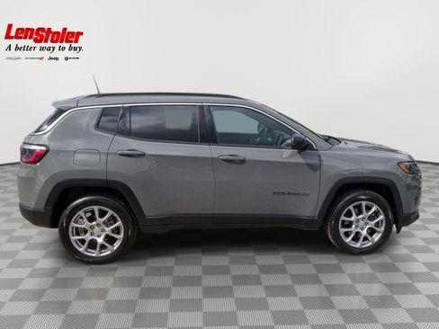 Used 2024 Jeep Compass Latitude AWD/4WD image 6