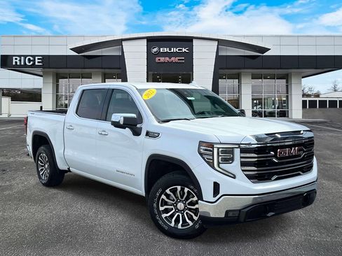 Used 2022 GMC Sierra 1500 SLT image 1