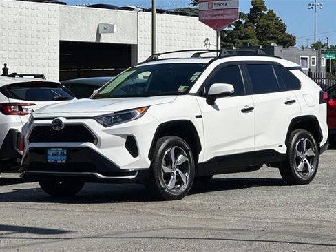 Used 2021 Toyota RAV4 SE image 8