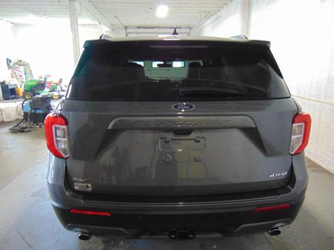 Used 2023 Ford Explorer XLT w/ Equipment Group 202A AWD/4WD image 5