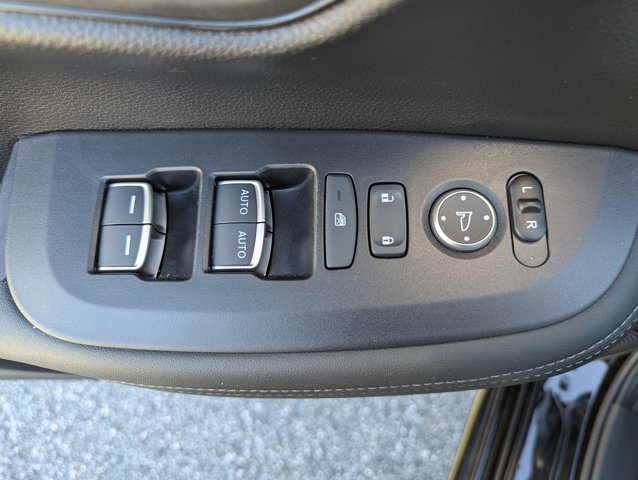 Used 2025 Honda HR-V EX-L image 10