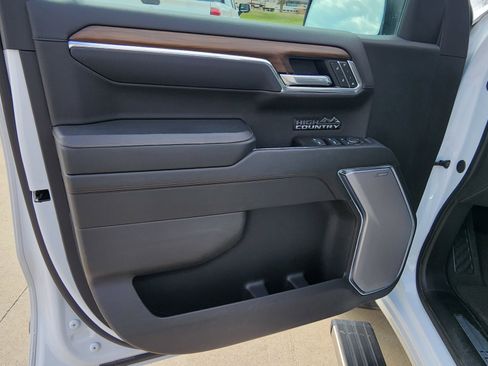 Used 2025 Chevrolet Silverado 1500 High Country w/ Technology Package image 10