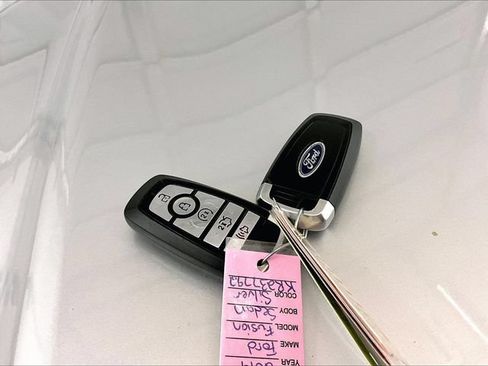 Used 2019 Ford Fusion SEL FWD image 10