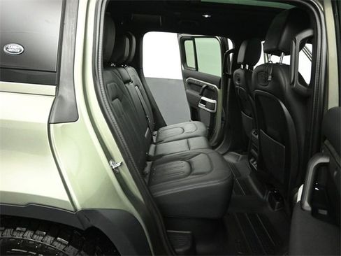 Used 2022 Land Rover Defender 110 SE image 25