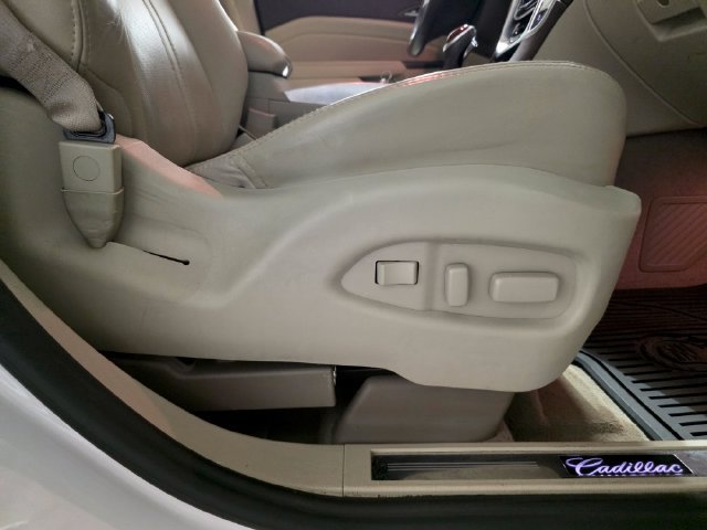Used 2016 Cadillac SRX Luxury w/ Driver Awareness Package FWD image 33