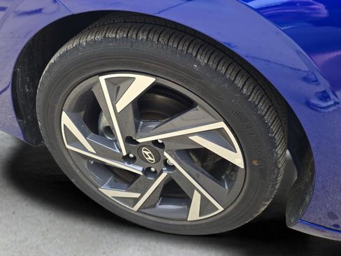 Certified 2025 Hyundai Elantra Limited FWD image 33