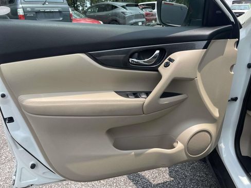 Used 2016 Nissan Rogue SL w/ SL Premium Package FWD image 15