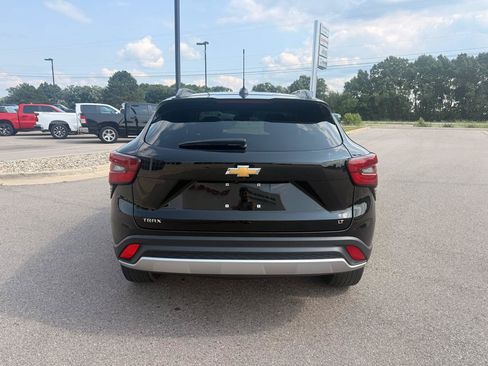 Used 2025 Chevrolet Trax LT FWD image 4