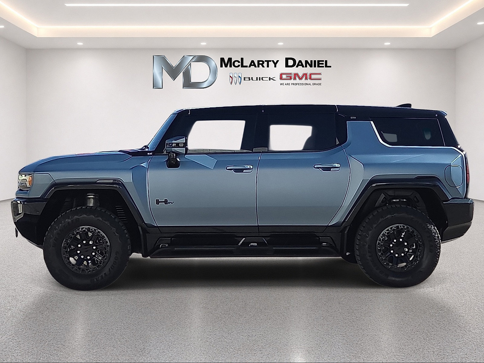 Used 2024 GMC Hummer EV 3X w/ Omega Edition AWD/4WD image 2