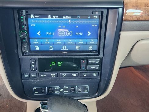 Used 2001 Lincoln Continental image 28