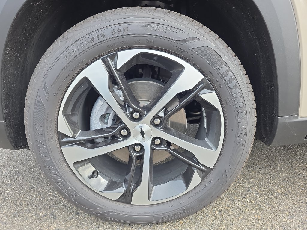 Used 2026 Chevrolet Trax RS FWD image 14