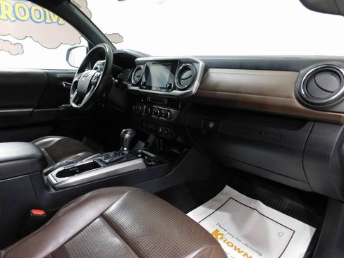 Used 2017 Toyota Tacoma Limited image 75
