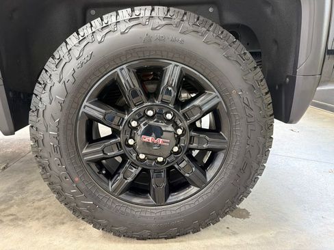 Used 2025 GMC Sierra 2500 AT4 w/ AT4 Premium Plus Package AWD/4WD image 14
