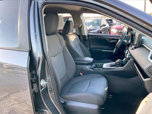 Used 2020 Toyota RAV4 XLE image 10