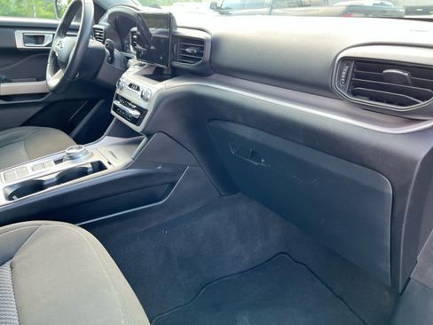 Used 2023 Ford Explorer XLT RWD image 38