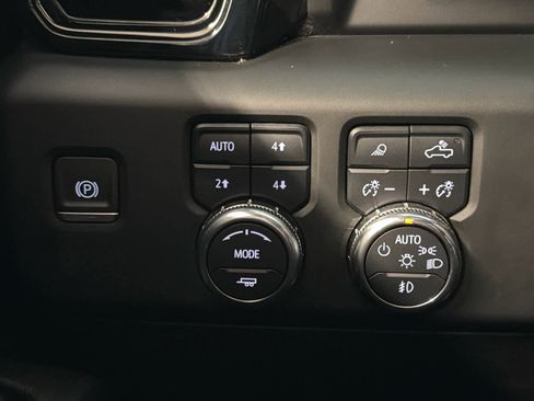 Used 2024 GMC Sierra 1500 AT4 w/ Technology Package image 40