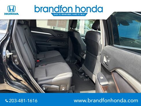 Used 2017 Toyota Highlander Plus AWD/4WD image 26