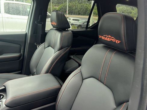 Used 2025 Honda Pilot TrailSport image 10