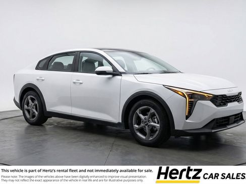 Used 2025 Kia K4 LXS image 1