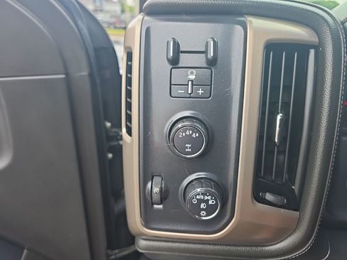 Used 2017 GMC Sierra 2500 Denali w/ Duramax Plus Package AWD/4WD image 19