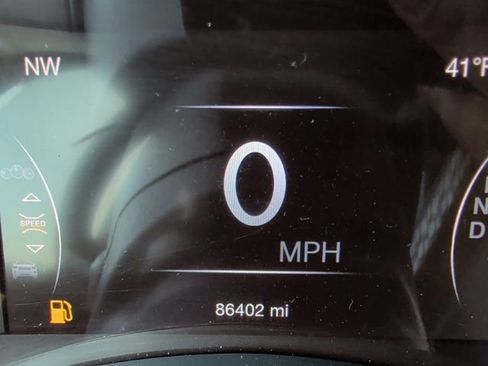 Used 2018 Jeep Grand Cherokee Limited image 21