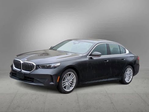 Certified 2025 BMW 530i xDrive w/ Premium Package image 4