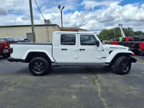 New 2025 Jeep Gladiator Sport image 2