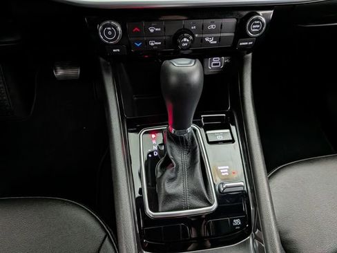 Used 2025 Jeep Compass Latitude image 28