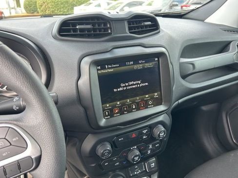 Used 2023 Jeep Renegade Latitude image 21