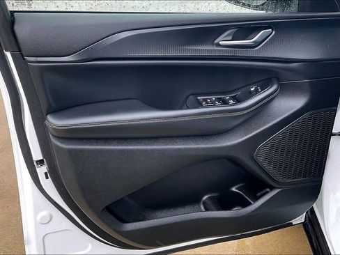 Used 2023 Jeep Grand Cherokee Laredo image 21