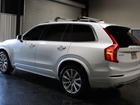 Used 2017 Volvo XC90 T6 Momentum w/ Vision Package AWD/4WD image 5