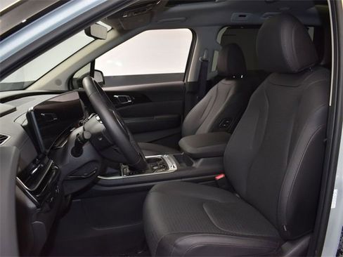 Certified 2025 Kia Carnival SX Prestige image 9