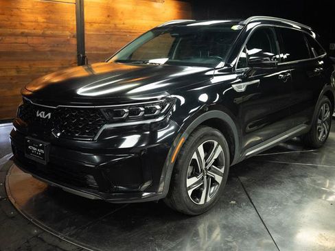 Used 2022 Kia Sorento SX w/ Panoramic Sunroof Package image 2