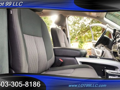 Used 2021 Nissan Titan SV w/ SV Convenience Package image 19