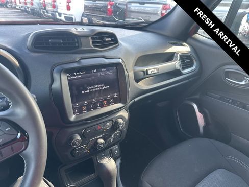 Used 2021 Jeep Renegade Latitude FWD image 12