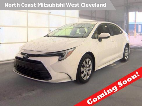 Used 2024 Toyota Corolla LE FWD image 1