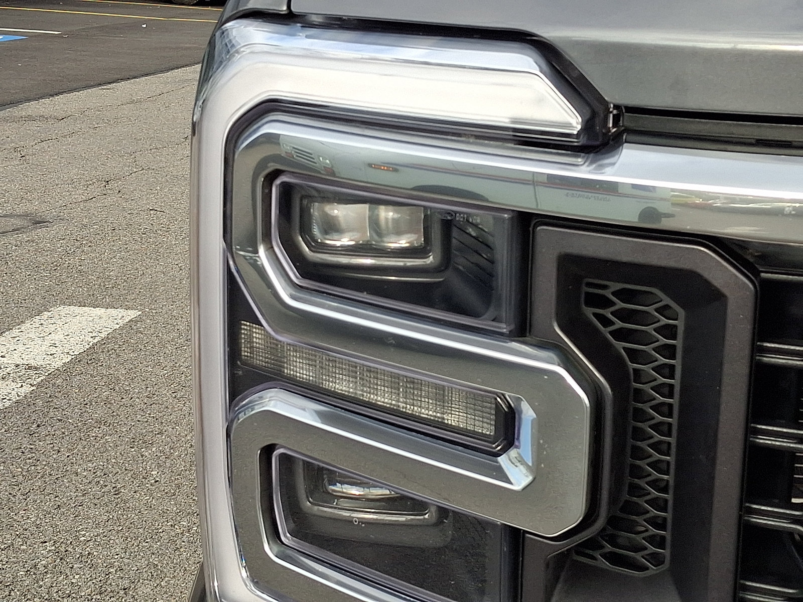 Used 2024 Ford F350 Platinum AWD/4WD image 9
