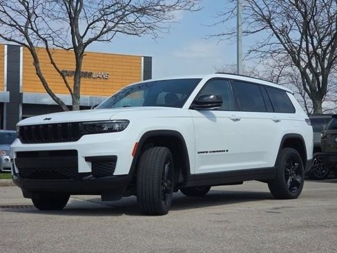 Used 2023 Jeep Grand Cherokee L Laredo AWD/4WD image 18