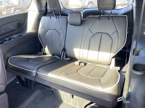 New 2026 Chrysler Pacifica Limited w/ S Appearance Package FWD image 18