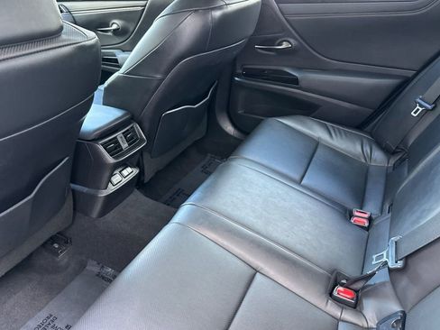 Used 2024 Lexus ES 300h w/ Premium Package FWD image 11