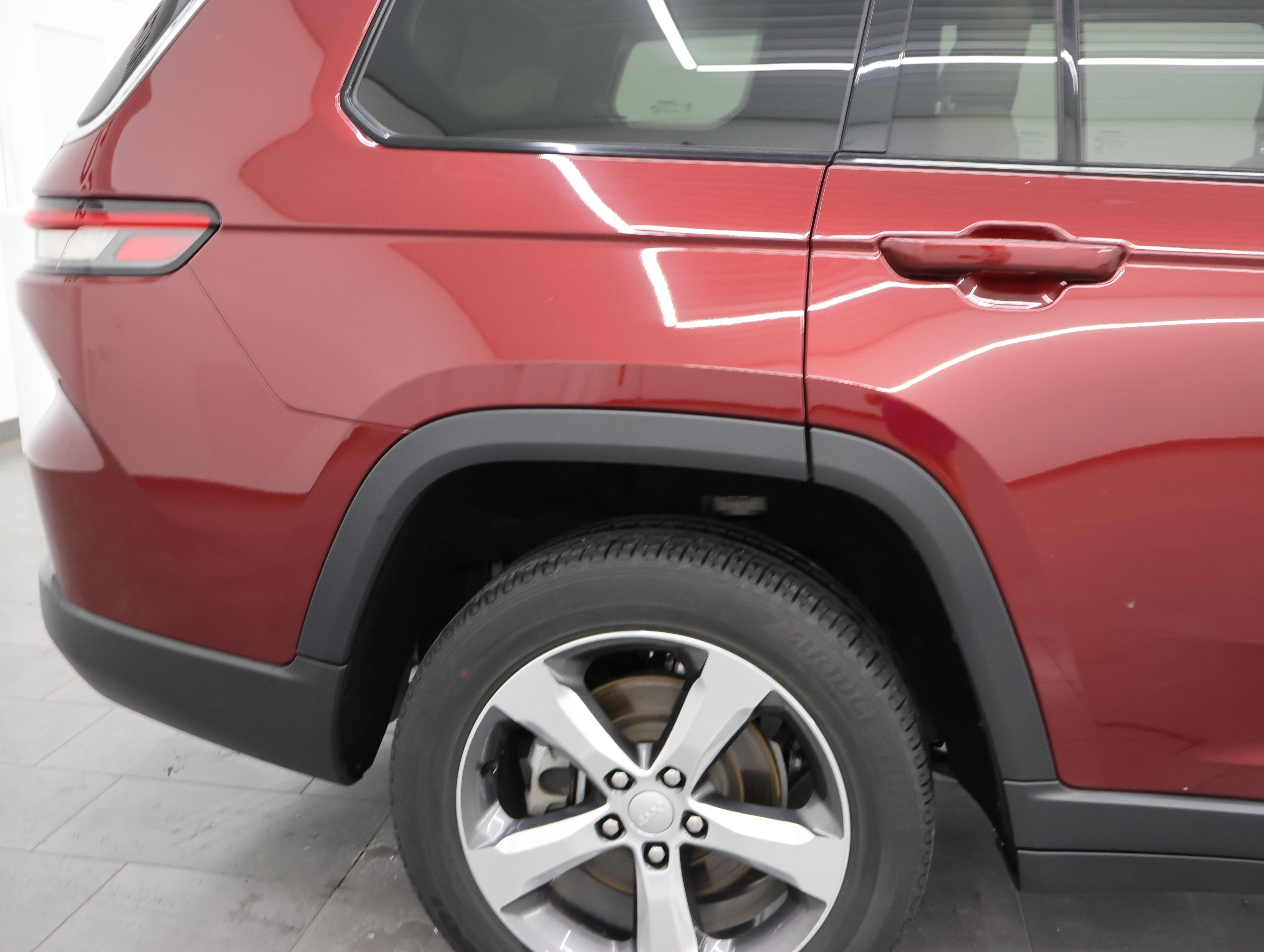 Used 2021 Jeep Grand Cherokee L Limited w/ Trailer Tow Group (B) AWD/4WD image 25