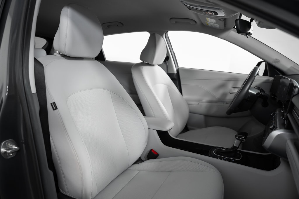 Certified 2025 Hyundai Kona SEL FWD image 24