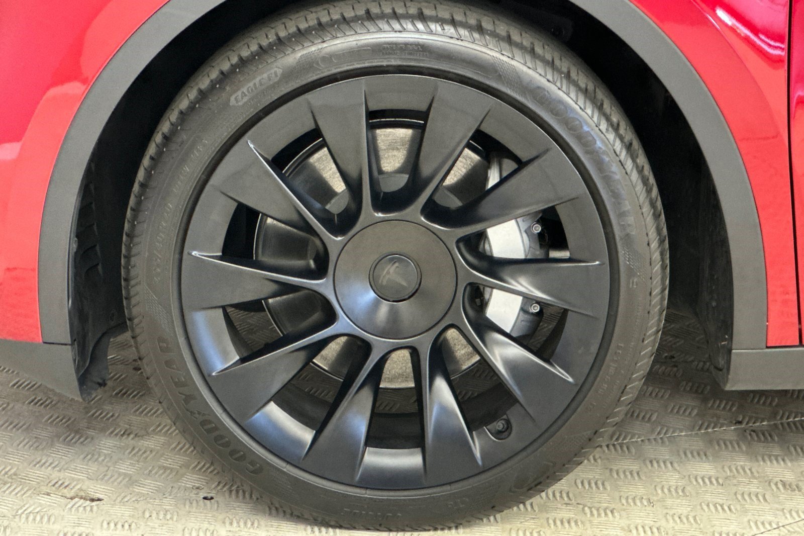 Used 2024 Tesla Model Y Long Range AWD/4WD image 13