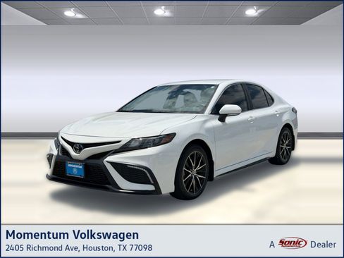 Used 2023 Toyota Camry SE FWD image 1